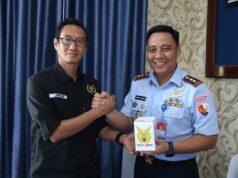 Pererat Silaturahmi, Lanud Hang Nadim Terima Kunjungan SMSI dan PWI Kota Batam Komandan Lanud Hang Nadim, Letkol Pnb Hendro Sukamdani, M.Tr.Oplsa., bersama Ketua Persatuan Wartawan Indonesia (PWI) Kota Batam, M Kavi Ansyarulah.