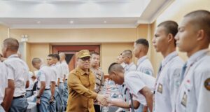 Wagub Kepri Nyanyang Harris Buka Seleksi Paskibraka 2025 Wakil Gubernur Kepulauan Riau, Nyanyang Haris Pratamura, secara resmi membuka kegiatan Seleksi Calon Pasukan Pengibar Bendera Pusaka (Paskibraka) Provinsi Kepulauan Riau Tahun 2025 yang bertempat di Hotel Aston, Tanjungpinang, Selasa (6/5).
