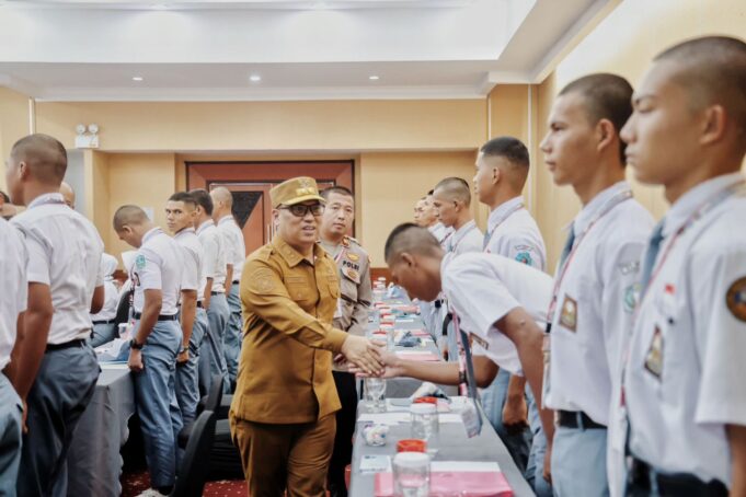 Wagub Kepri Nyanyang Harris Buka Seleksi Paskibraka 2025 Wakil Gubernur Kepulauan Riau, Nyanyang Haris Pratamura, secara resmi membuka kegiatan Seleksi Calon Pasukan Pengibar Bendera Pusaka (Paskibraka) Provinsi Kepulauan Riau Tahun 2025 yang bertempat di Hotel Aston, Tanjungpinang, Selasa (6/5).