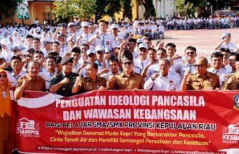 Wagub Nyanyang Buka Kegiatan Perdana Kesbangpol Masuk Sekolah (KEMAS) di SMA Negeri 1 Tanjungpinang Wakil Gubernur Kepulauan Riau, Nyanyang Haris Pratamura secara resmi membuka kegiatan Kesbangpol Masuk Sekolah (KEMAS) yang perdana dilaksanakan di SMA Negeri 1 Tanjungpinang, Senin (5/5).