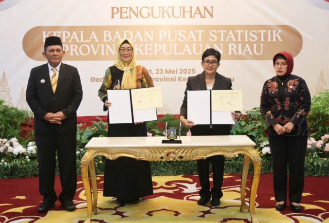 Gubernur Provinsi Kepulauan Riau H. Ansar Ahmad secara resmi mengukuhkan Dr. Margaretha Ari Anggorowati sebagai Kepala Badan Pusat Statistik (BPS) Provinsi Kepulauan Riau. Prosesi pengukuhan digelar pada Jumat (23/5) Gubernur Provinsi Kepulauan Riau H. Ansar Ahmad secara resmi mengukuhkan Dr. Margaretha Ari Anggorowati sebagai Kepala Badan Pusat Statistik (BPS) Provinsi Kepulauan Riau. Prosesi pengukuhan digelar pada Jumat (23/5)