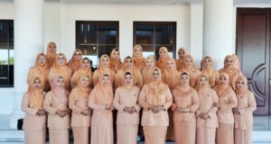 Hj. Dewi Kumalasari Ansar Ahmad Dikukuhkan sebagai Ketua Dewan Penasehat DWP Kepri 2024–2029 Hj. Dewi Kumalasari Ansar Ahmad secara resmi dikukuhkan sebagai Ketua Dewan Penasehat Pengurus Dharma Wanita Persatuan (DWP) Provinsi Kepulauan Riau masa bakti 2024–2029 di Aula Wan Seri Beni, Dompak, Kamis (15/5).