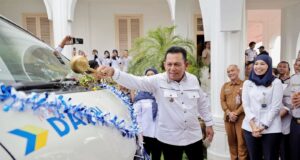 Perkuat Akses ke Destinasi Wisata, Gubernur Ansar Launching Angkutan Antar Moda KSPN di Kepri Gubernur Kepulauan Riau H. Ansar Ahmad secara resmi meluncurkan Angkutan Antar Moda Kawasan Strategis Pariwisata Nasional (KSPN) di Gedung Daerah, Tanjungpinang, Selasa (29/4).