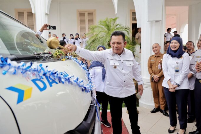 Perkuat Akses ke Destinasi Wisata, Gubernur Ansar Launching Angkutan Antar Moda KSPN di Kepri Gubernur Kepulauan Riau H. Ansar Ahmad secara resmi meluncurkan Angkutan Antar Moda Kawasan Strategis Pariwisata Nasional (KSPN) di Gedung Daerah, Tanjungpinang, Selasa (29/4).