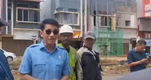 Jalan Cikitsu Diperlebar, Anang Adhan: Semoga Warga Batam Kota Merasakan Manfaatnya Anggota DPRD Kota Batam, Anang Adhan, turun langsung meninjau lokasi pekerjaan.