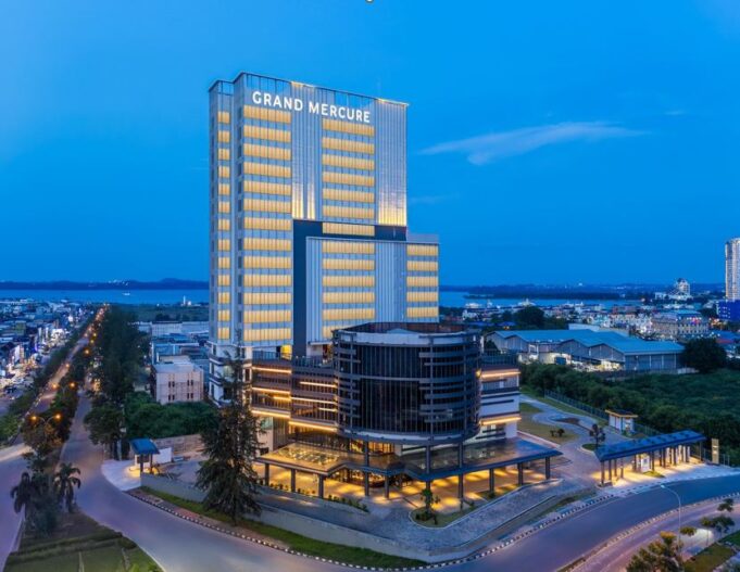 Grand Mercure Hadir di Batam: Perpaduan Keindahan Lokal dan Kenyamanan Modern di Gerbang Pariwisata Regional Grand Mercure, brand unggulan dari jaringan perhotelan internasional Accor yang identik dengan sentuhan budaya dan warisan lokal, kini resmi hadir di jantung Batam.