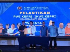 PWI Batam Gandeng Nelayan Belakang Padang, Teken MoU Dorong Kemandirian Ekonomi Pesisir Ketua PWI Batam, Muhammad Kavi Anshary saat penandatanganan nota kesepahaman (MoU) bersama tiga organisasi nelayan, yakni PENTAS, PNIP3R, dan ANST.