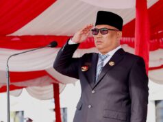 Pancasila Jadi Obor Semangat! Wagub Nyanyang Ajak Warga Menyongsong Indonesia Emas dengan Refleksi dan Aksi Wakil Gubernur Kepulauan Riau (Kepri), Nyanyang Haris Pratamura, bertindak sebagai Inspektur Upacara pada Peringatan Hari Lahir Pancasila Tingkat Provinsi Kepri yang berlangsung khidmat di halaman Kantor Gubernur Kepulauan Riau, Tanjungpinang, pada Senin (2/6).