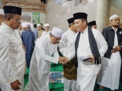 Gema Takbir dan Pesan Keikhlasan Gubernur Ansar Warnai Iduladha 1446 H di Tanjungpinang Gubernur Kepulauan Riau, H. Ansar Ahmad, hadir langsung bersama masyarakat Tanjungpinang untuk menunaikan Salat Iduladha dan bertindak sebagai khatib, Jumat (6/6).