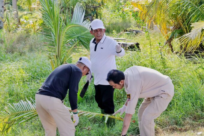 Peringati Hari Lingkungan Hidup Sedunia 2025, Gubernur Ansar Pimpin Gotong Royong di Pulau Penyengat