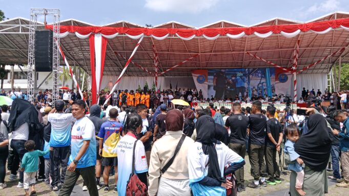 Kasus penyelundupan sabu seberat hampir dua ton yang sempat mengguncang Kota Batam akhirnya resmi dilimpahkan ke Proses pemusnahan barang bukti narkoba sabu sebera 2 ton lebih di Lapangan Engku Putri Batam Kota