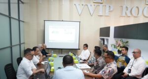 Batam Siap Jadi Magnet Investasi dengan Fasilitas Golden Visa Anggota/Deputi Bidang Investasi dan Pengusahaan BP Batam, Fary Francis mengunjungi Kantor Pelayanan Imigrasi Kota Batam di Mal Pelayanan Publik, pada Jumat (20/6/2025).