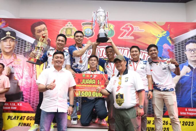 Ketum KONI Kepri Hadiri Penutupan Turnamen Badminton Kapolda Kepri Cup