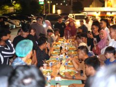 Habiskan 10 Porsi Mie Nyemek dalam 30 Menit, Alpikri Aqsa asal Tanjung Riau Juarai Mukbang Challenge di Angkringan Teras Harris Batam Center Antusiasme tinggi terpancar dari pengunjung yang memadati Angkringan Teras Harris Batam Center pada Kamis malam (27/6) untuk menyaksikan gelaran Mukbang Challenge yang berlangsung meriah.