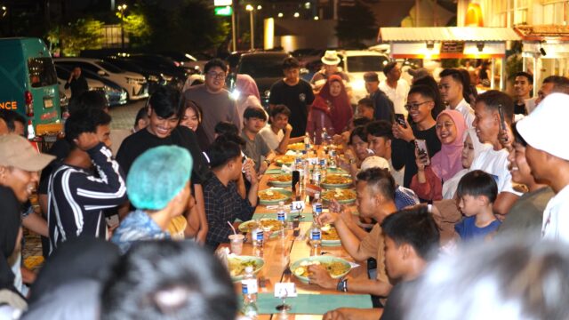 Antusiasme tinggi terpancar dari pengunjung yang memadati Angkringan Teras Harris Batam Center pada Kamis malam (27/6) untuk menyaksikan gelaran Mukbang Challenge yang berlangsung meriah.