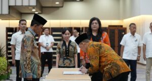 Kepala BP Batam Lantik dr. Tanto Sebagai Direktur RSBP Batam Kepala BP Batam, Amsakar Achmad resmi melantik Kolonel Laut (K) dr. Tanto Budiharto sebagai Direktur Rumah Sakit Badan Pengusahaan (RSBP) Batam, Selasa (1/7/2025).