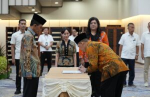 Kepala BP Batam Lantik dr. Tanto Sebagai Direktur RSBP Batam Kepala BP Batam, Amsakar Achmad resmi melantik Kolonel Laut (K) dr. Tanto Budiharto sebagai Direktur Rumah Sakit Badan Pengusahaan (RSBP) Batam, Selasa (1/7/2025).