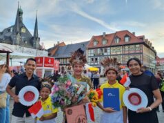 SGIA Children Choir Batam Ukir Sejarah di Eropa, Raih Juara Umum dan Penghargaan Budaya di Austria dan Jerman Rigel A Wiyon (kedua dari kanan) saat di Salzburg International Choral Celebration and Competition di Austria dan The 13th Johannes Brahms Choir Competition and Festival di Wernigerode, Jerman
