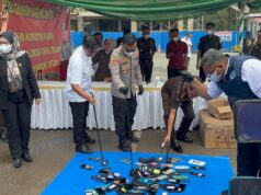 Kejari Batam Musnahkan Ribuan Gram Narkotika, Selamatkan 28 Ribu Jiwa dari Ancaman Barang Haram Kejaksaan Negeri Batam melakukan pemusnahan barang bukti narkotika dari sejumlah perkara tindak pidana umum yang telah berkekuatan hukum tetap.