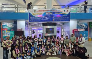 Mereka Bernyanyi, Indonesia Berbangga: Prestasi Anak SGIA Batam Bergema di Langit Austria dan Jerman Puluhan orang tua menyambut dengan bangga kepulangan SGIA Children Choir usai menorehkan prestasi luar biasa di dua kompetisi paduan suara internasional di Eropa.