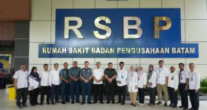 Direktur RSBP Batam Terima Kunjungan Wakapuskes TNI, Bahas Sinergi Layanan Kesehatan Direktur RSBP Batam, Kolonel Laut (K) dr. Tanto Budiharto, SpJP, menerima kunjungan kerja Wakil Kepala Pusat Kesehatan (Wakapuskes) TNI, Laksma TNI Dr. dr. R.M. Tjahja Nurrobi, Kamis (10/7/2025).