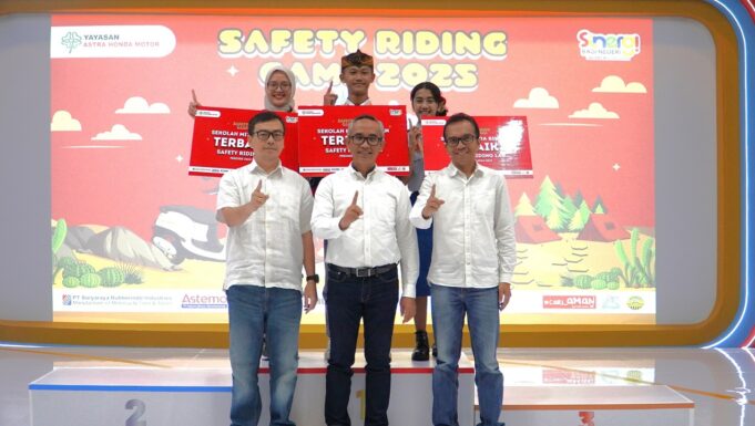 Kembangkan Budaya Keselamatan Berkendara di Safety Riding Camp 2025 Bersama Yayasan AHM Sebanyak 40 duta keselamatan berkendara Astra Honda mengikuti kalibrasi kemampuan dalam mengampanyekan keselamatan berkendara di AHM Safety Riding & Training Center, Deltamas, Cikarang