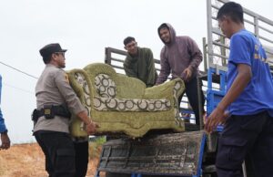 Update Pergeseran Warga Rempang, 125 KK Tempati Rumah Baru di Tanjung Banon BP Batam kembali memfasilitasi pergeseran dua Kepala Keluarga (KK) terdampak pengembangan Rempang Eco-City ke rumah baru Tanjung Banon secara bertahap dan humanis, Selasa (15/7/2025).