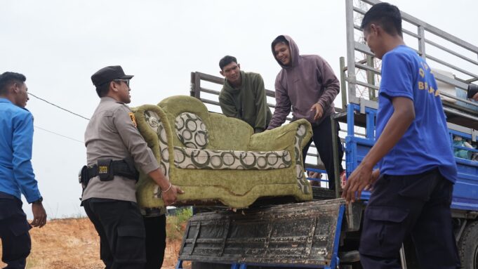 Update Pergeseran Warga Rempang, 125 KK Tempati Rumah Baru di Tanjung Banon BP Batam kembali memfasilitasi pergeseran dua Kepala Keluarga (KK) terdampak pengembangan Rempang Eco-City ke rumah baru Tanjung Banon secara bertahap dan humanis, Selasa (15/7/2025).