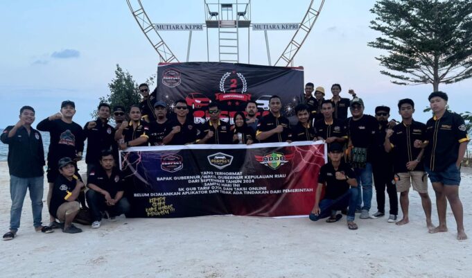 Anniversary ke-2 Respect di Batam, Aksi Solidaritas Driver Online Serukan Penegakan Tarif Resmi Komunitas pengemudi transportasi daring di Batam, Respect, merayakan hari jadinya yang ke-2 dengan meriah di Pantai Mutiara Kepri, Selasa (22/5).