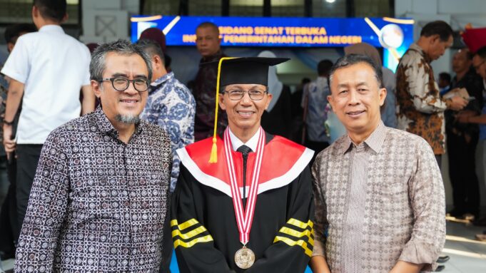 Amsakar Achmad Raih Gelar Doktor Ilmu Pemerintahan di IPDN : Berikan Kontribusi Terbaik Bagi Batam