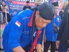Kebersamaan dan Keikhlasan Warnai Kiprah Dulur Sejati Kepri di Harlah ke-2 Ketua Umum DS Kepri Agus Purwanto melakukan pemotongan tumpeng