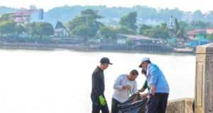 Seluruh OPD Pemprov Kepri Turun Langsung di Aksi Bersih-Bersih Kawasan Tepi Laut Tanjungpinang