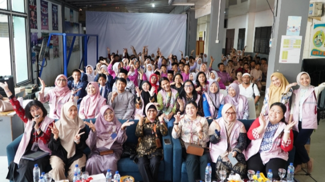Srikandi PLN Batam menyelenggarakan program Srikandi Sahabat Anak yang mengangkat tema “Menerangi Masa Depan Anak Lewat Energi, Edukasi, dan Empati.” Srikandi PLN Batam menyelenggarakan program Srikandi Sahabat Anak yang mengangkat tema “Menerangi Masa Depan Anak Lewat Energi, Edukasi, dan Empati.”