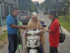 Badko HMI Riau-Kepri Tebarkan Semangat Nasionalisme, Bagikan Ribuan Bendera Merah Putih Sambut HUT RI ke-80 Badan Koordinasi Himpunan Mahasiswa Islam (Badko HMI) Riau-Kepulauan Riau menggelar aksi pembagian ribuan bendera Merah Putih kepada masyarakat di berbagai titik strategis wilayah Riau dan Kepri.