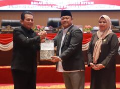 Iman Sutiawan Pimpin Paripurna Penetapan Rancangan Perubahan APBD menjadi PERDA