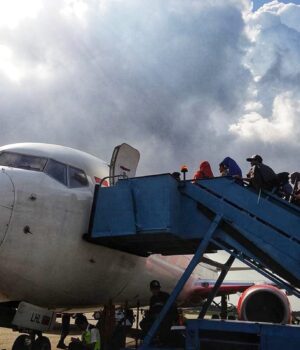 Wagub Nyanyang Harris Pratamura Minta DPD RI Tambah Rute Kawasan Perbatasan Batam, Keprisatu.com - Wagub Nyanyang Haris Pratamura, meminta Komite II DPD RI untuk menambah rute penerbangan di kawasan perbatasan Kepri. Menurutnya, transportasi udara menjadi kebutuhan vital bagi masyarakat
