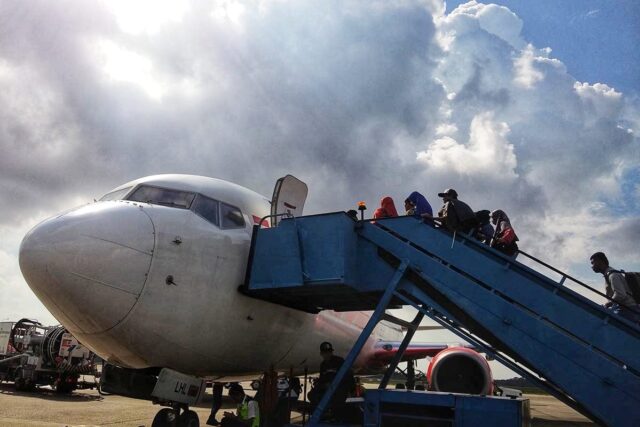 Batam, Keprisatu.com - Wagub Nyanyang Haris Pratamura, meminta Komite II DPD RI untuk menambah rute penerbangan di kawasan perbatasan Kepri. Menurutnya, transportasi udara menjadi kebutuhan vital bagi masyarakat Batam, Keprisatu.com - Wagub Nyanyang Haris Pratamura, meminta Komite II DPD RI untuk menambah rute penerbangan di kawasan perbatasan Kepri. Menurutnya, transportasi udara menjadi kebutuhan vital bagi masyarakat