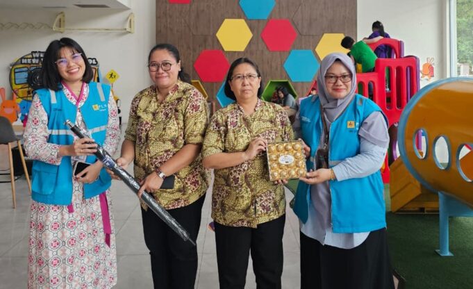 PLN Batam Rayakan Hari Pelanggan Nasional 2025 dengan Kunjungan dan Apresiasi Pelanggan PT PLN Batam melalui Unit Pelaksana Pelayanan Pelanggan (UP3) melakukan kunjungan langsung ke pelanggan yang tersebar di berbagai wilayah.