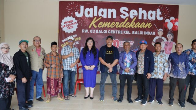 Deputi Bidang Pelayanan Umum BP Batam, Ariastuty Sirait menemui langsung warga Perumahan Baloi Center, terkait adanya keluhan mengenai distribusi air, Rabu (17/9/2025).