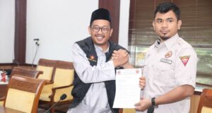 Saatnya Pemerintah Hadirkan Platform Transportasi Online Buatan Negeri Sendiri Anggota DPRD Kota Batam sekaligus Sekretaris Komisi I, menyatakan dukungan penuh terhadap usulan Komunitas Andalan Driver Online (KOMANDO) yang mendesak agar pemerintah pusat memiliki dan mengelola aplikasi transportasi online nasional.