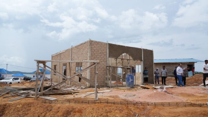 Li Claudia Salurkan Bantuan dan Sumbangan Pembangunan di Rempang Eco City