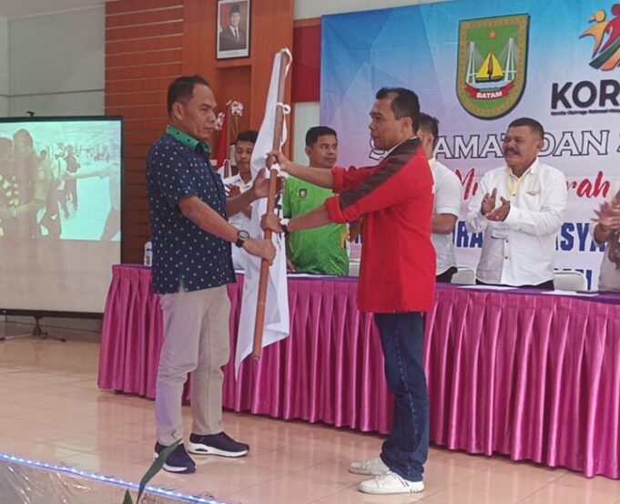 KORMI Batam Dipimpin Hendrik, Fokus pada Penguatan Organisasi dan Olahraga Rekreasi Hendrik resmi terpilih sebagai Ketua Komite Olahraga Masyarakat Indonesia (KORMI) Kota Batam periode 2025–2030. Terpilihnya Hendrik menandai dimulainya era baru yang berfokus pada penguatan organisasi serta optimalisasi peran Induk Olahraga (INORGA) di Batam.