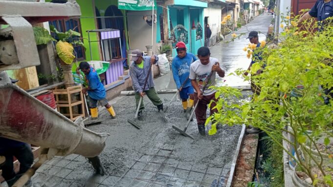 Warga Pancur Baru RW 13 Duriangkang Gembira: Semenisasi Gang Perumahan Rampung, Jalan Makin Mulus