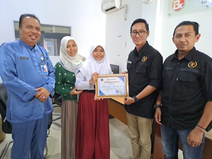 PWI Batam Apresiasi Dintara Larasati Rohandi, Siswi Berprestasi yang Harumkan Kepri di Olimpiade Sains