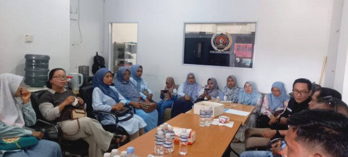 PWI Rokan Hulu dan IKWI Kunjungi PWI Batam, Berdiskusi Program Kerja dan Silaturahmi