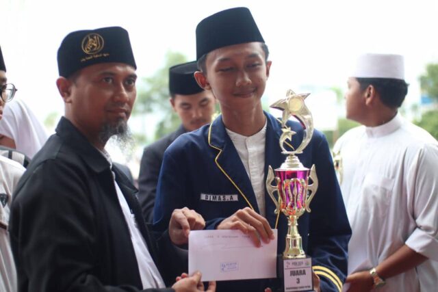 Kado Hari Santri, Ponpes Kamsa IIBS Juara 1 Pidato Bahasa Arab