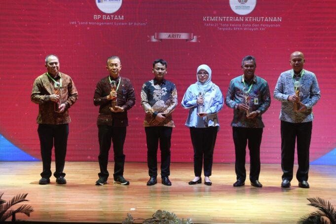 Beri Kemudahan Layanan Perizinan, BP Batam Raih Penghargaan Bhumandala Ariti