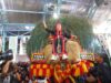 Rina Safitri Naik Dadak Merak Reog Ponorogo di Harlah Forkom Sejatim Batam