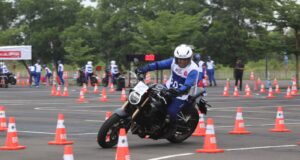 Waspadai Bahaya Menggunakan Rem Depan Saat Menikung, Ini Penjelasan Instruktur Safety Riding Honda