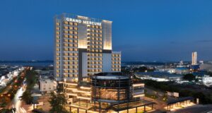 Liburan Akhir Tahun Makin Istimewa dengan Paket Festive & Viva La Vida Countdown di Grand Mercure Batam Centre